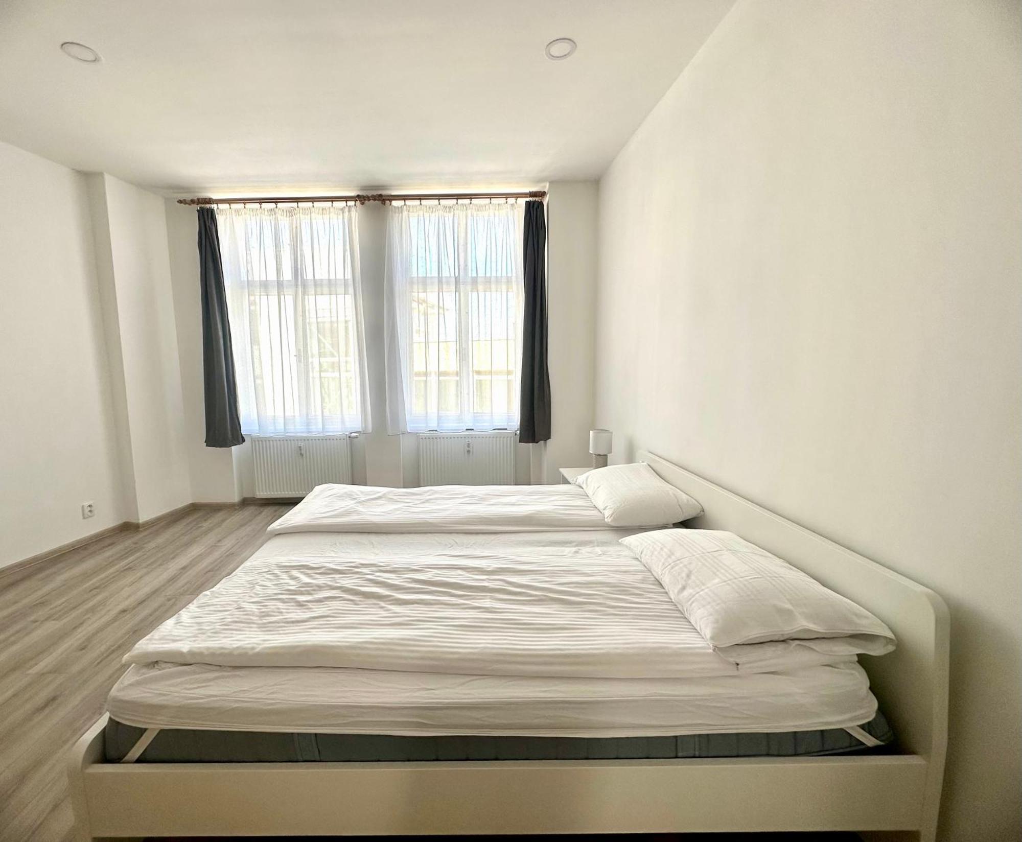 Th Apartment *